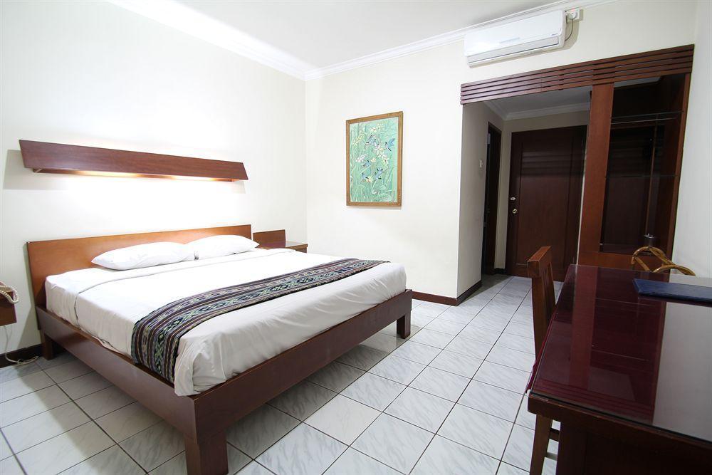 Paradiso Beach Inn Кута Екстериор снимка