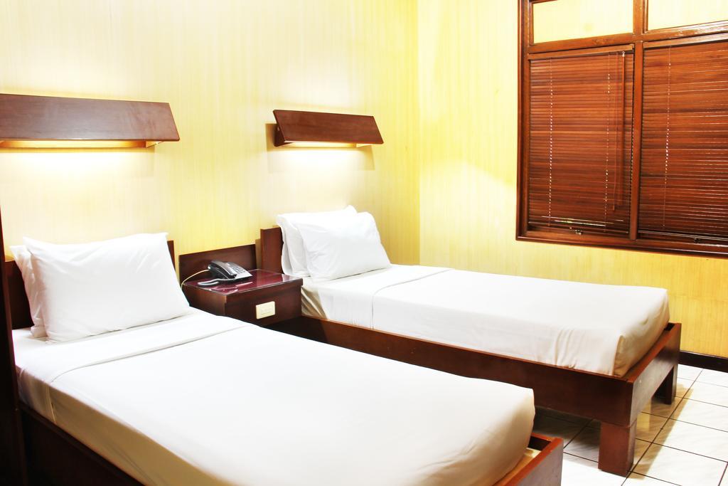 Paradiso Beach Inn Кута Екстериор снимка